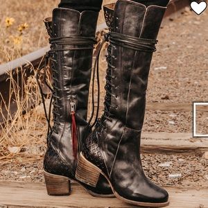 Freebird by Steven “Carver” boot LIKE NEW with box